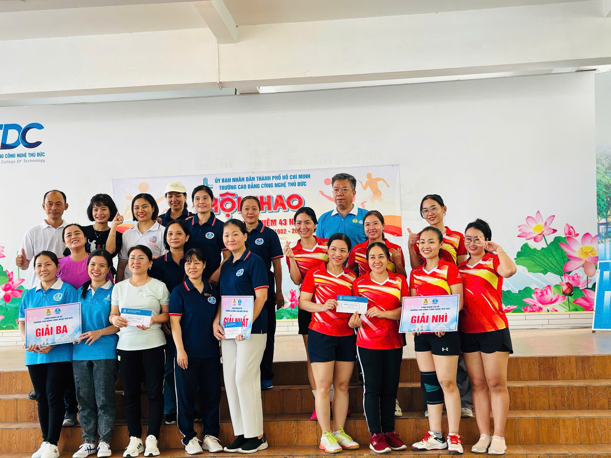 Giảng viên khoa Kinh tế TDC tham gia Hội thao chào mừng ngày Nhà Giáo Việt Nam 20/11/2025